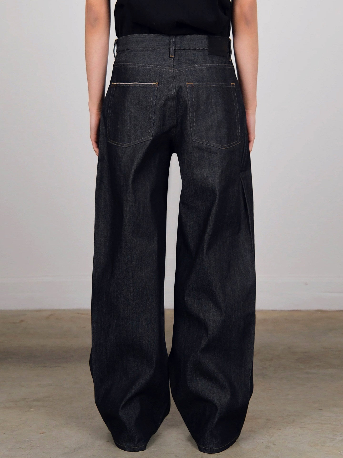 Okayama raw cow loose straight jeans