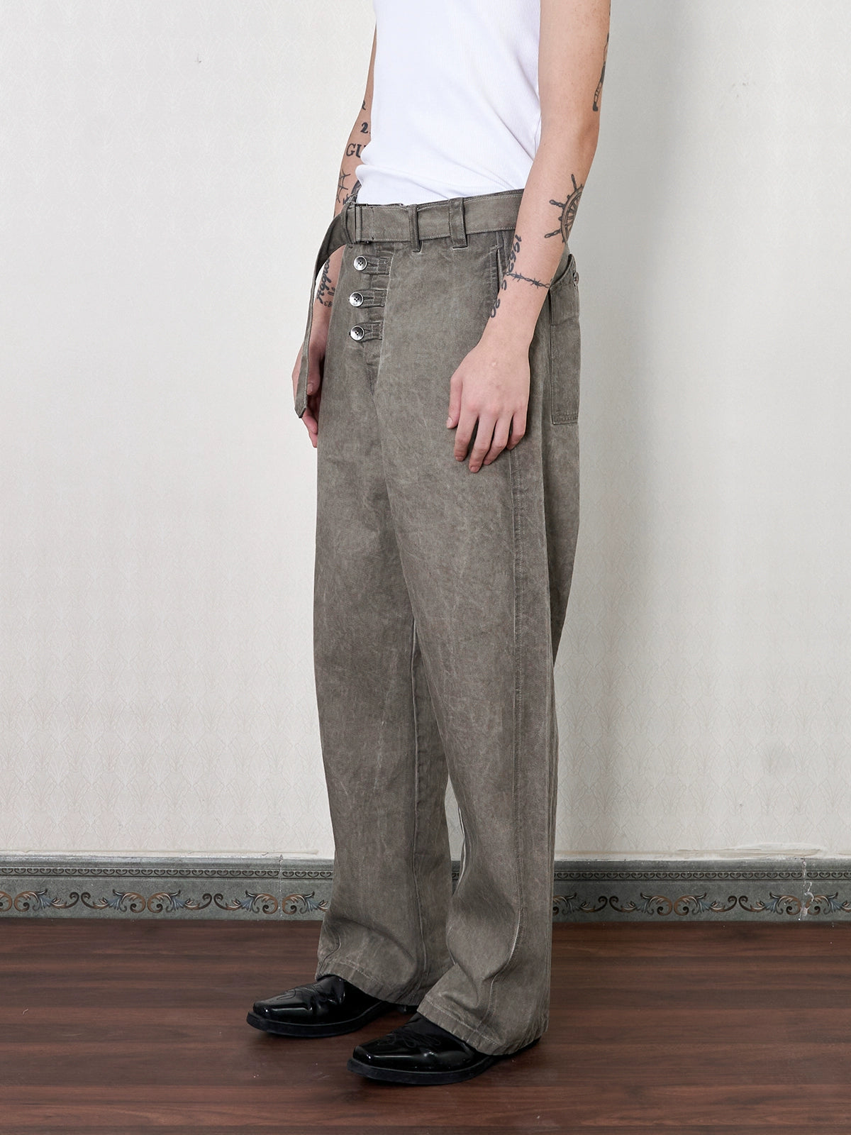 'Gneiss' mud dyed distressed belted trousers