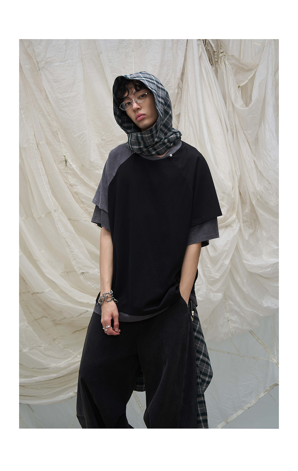 Scarf distressed Short Sleeve T-shirt