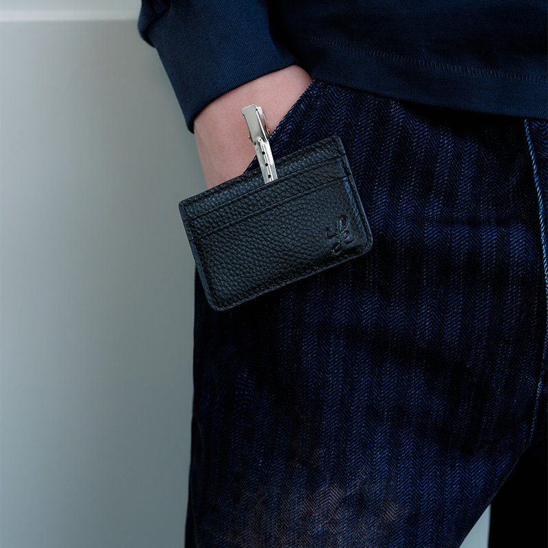 Magnetic cowhide double-layer card pack