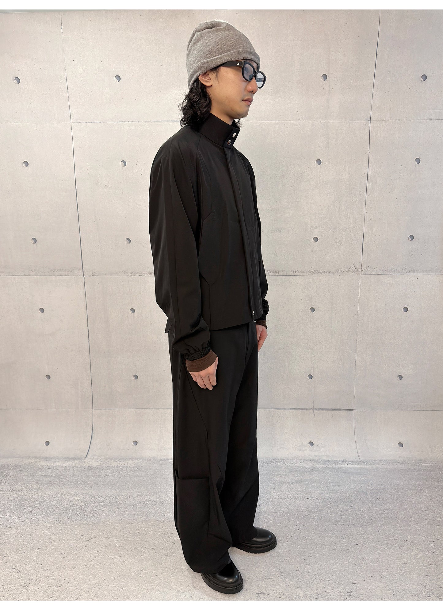 Split-cut patch pockets straight-leg trousers
