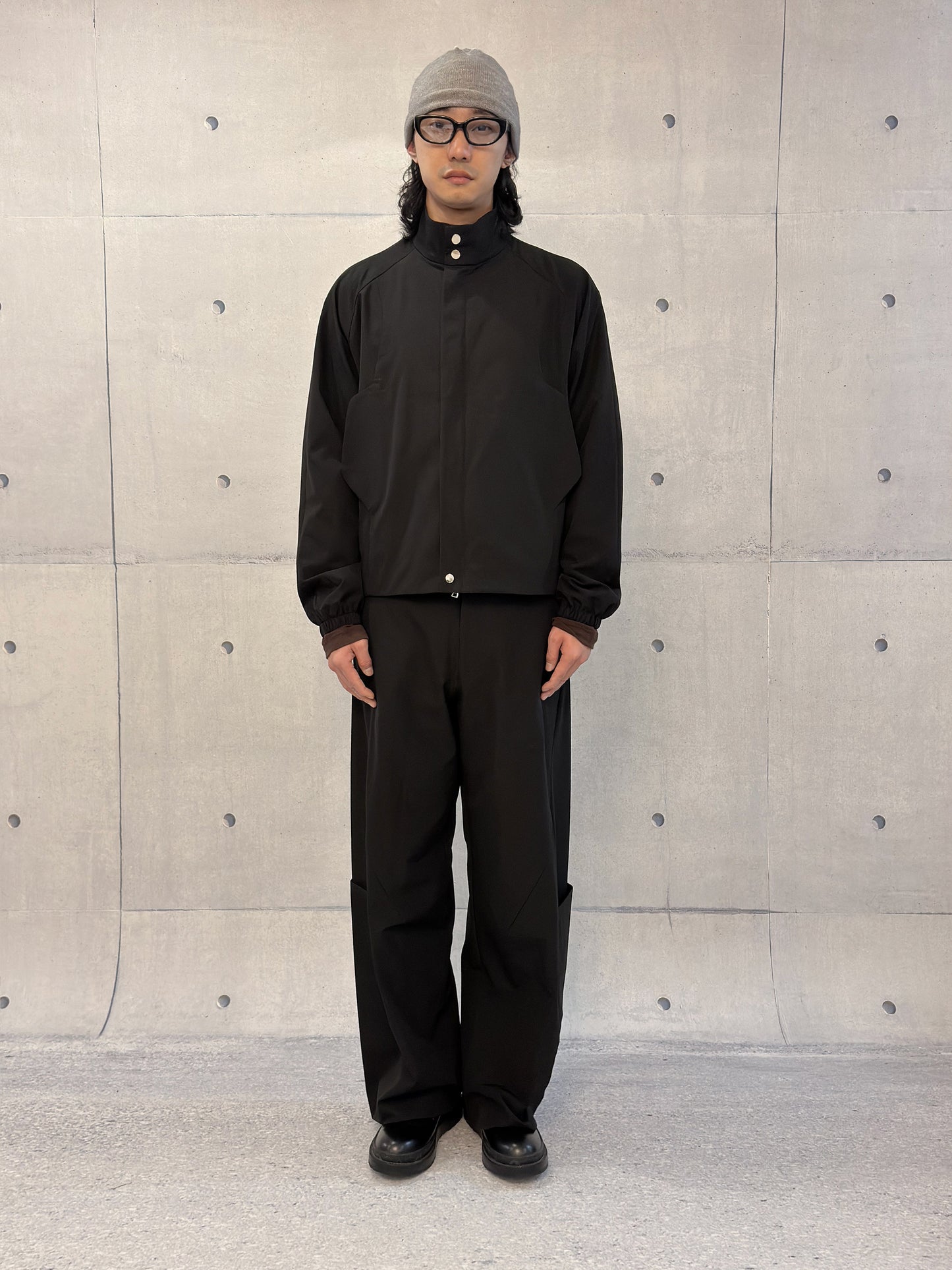 Split-cut patch pockets straight-leg trousers