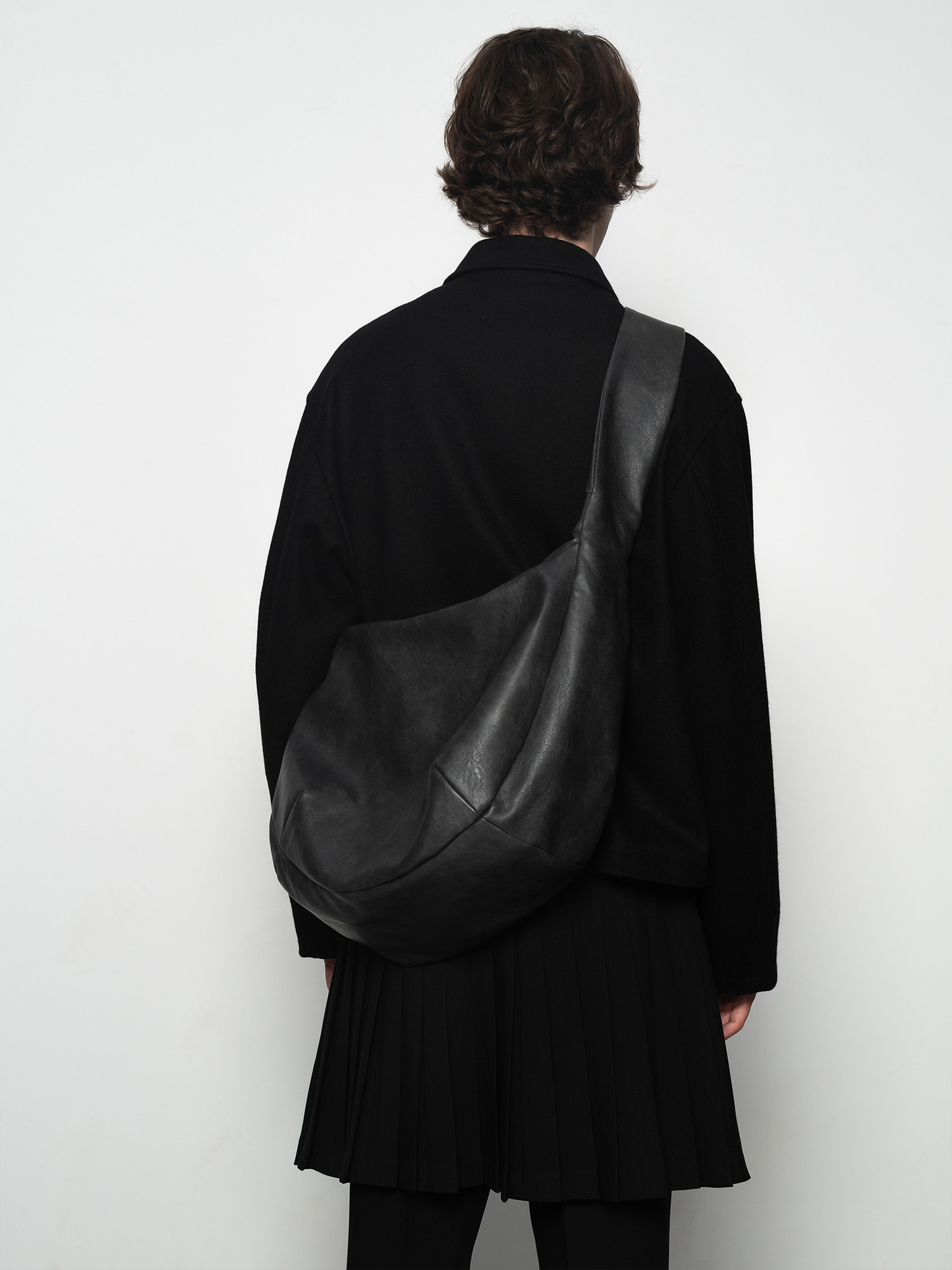 Peated leather stray bag