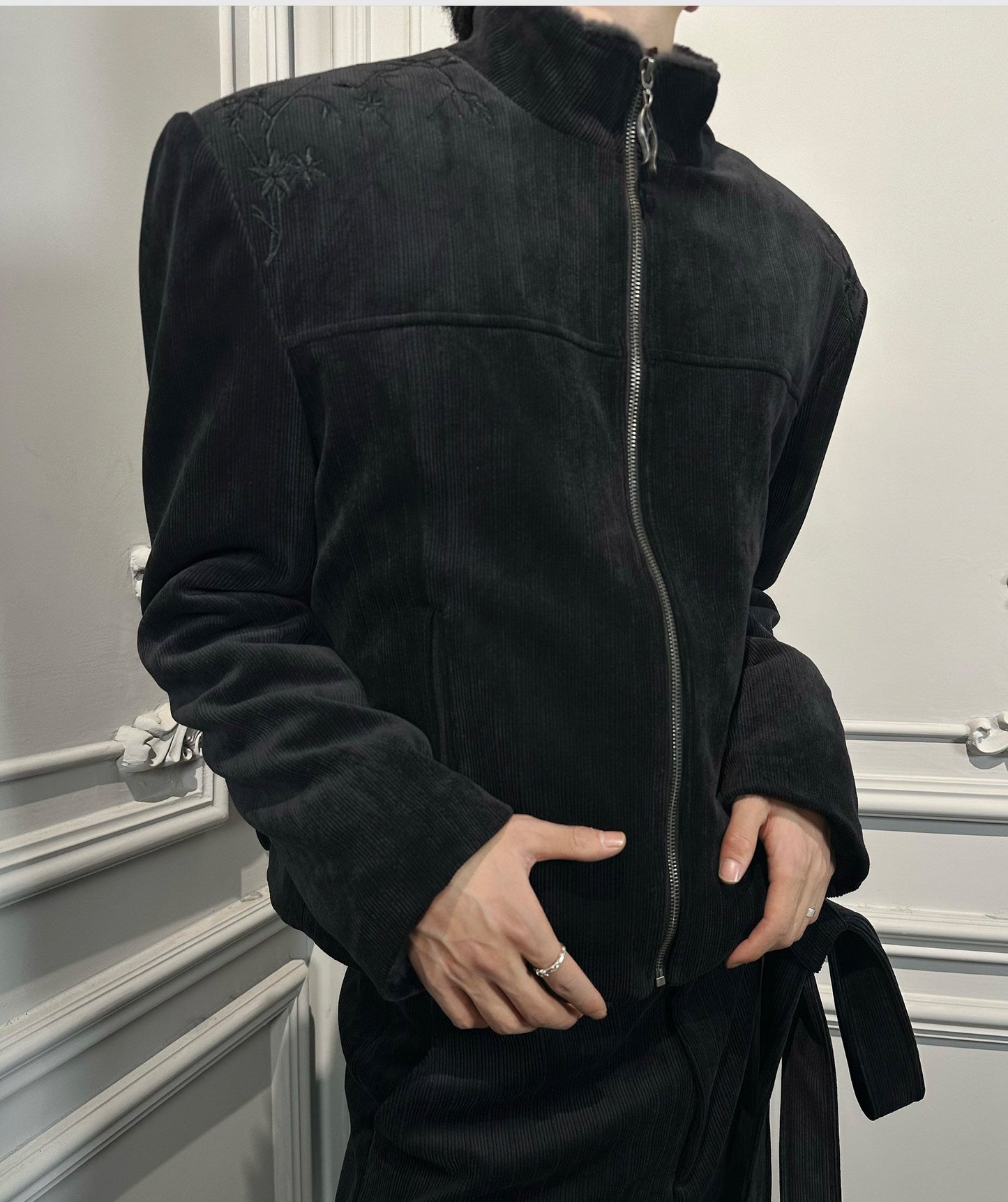 "Po Jing" 3D embroidered corduroy strap jacket