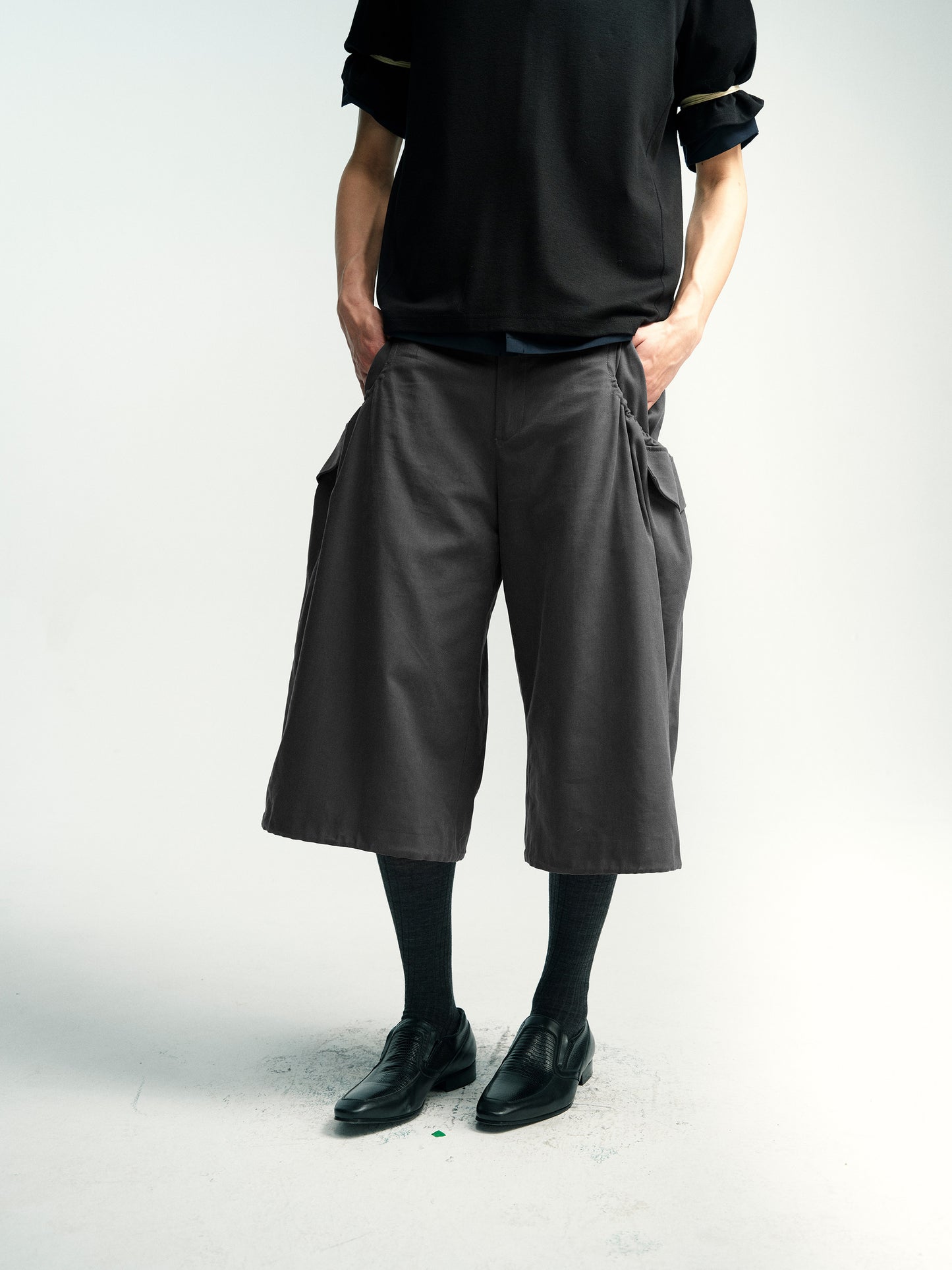 Contraction Drawstring Pocket Capri Pants