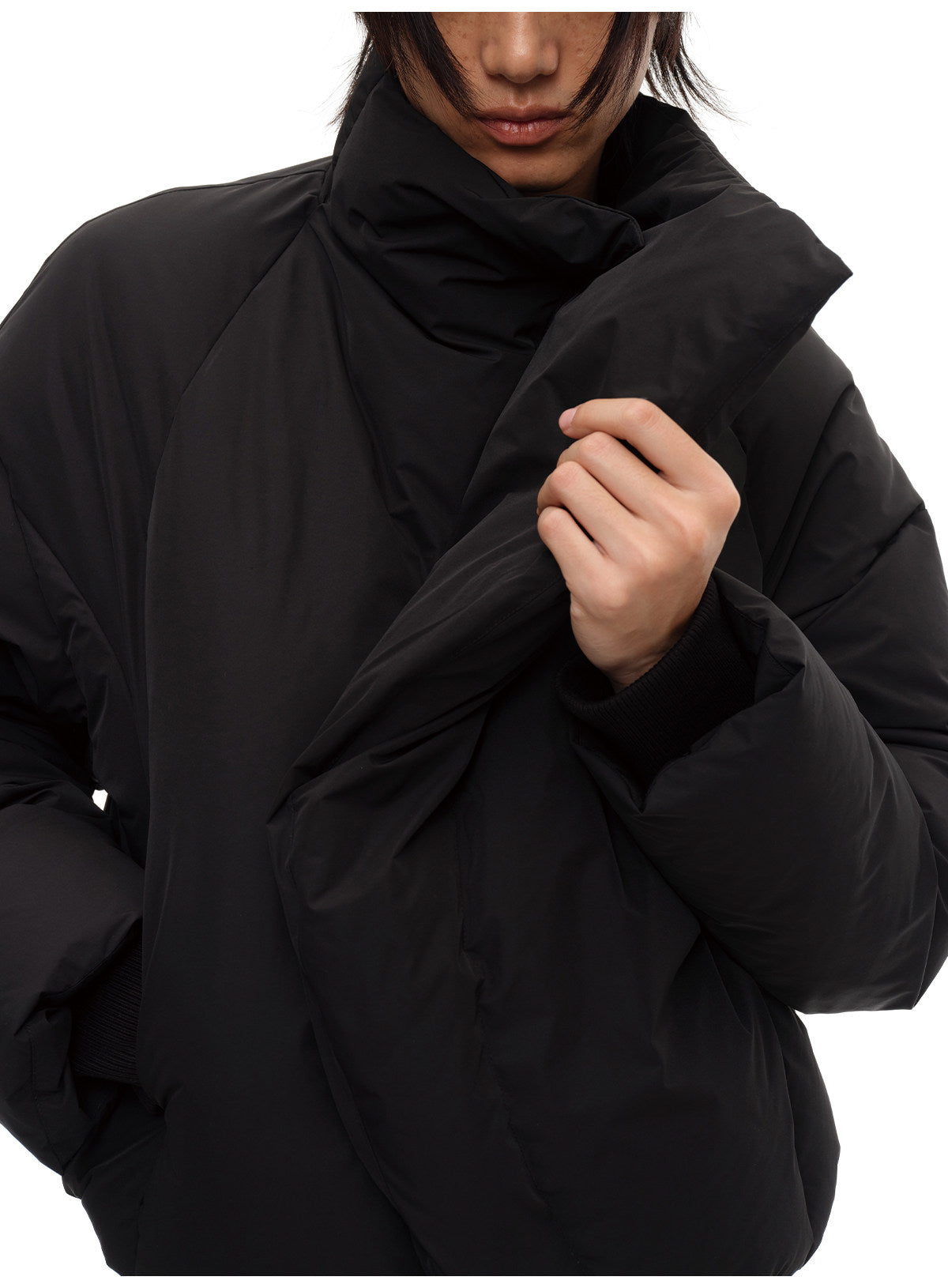 Curved zipper turtleneck down jacket