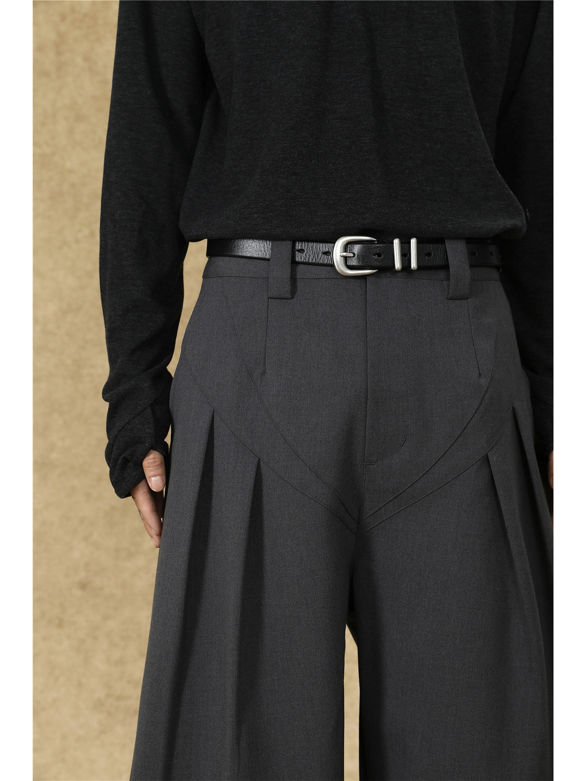 Pleated wide-leg pants