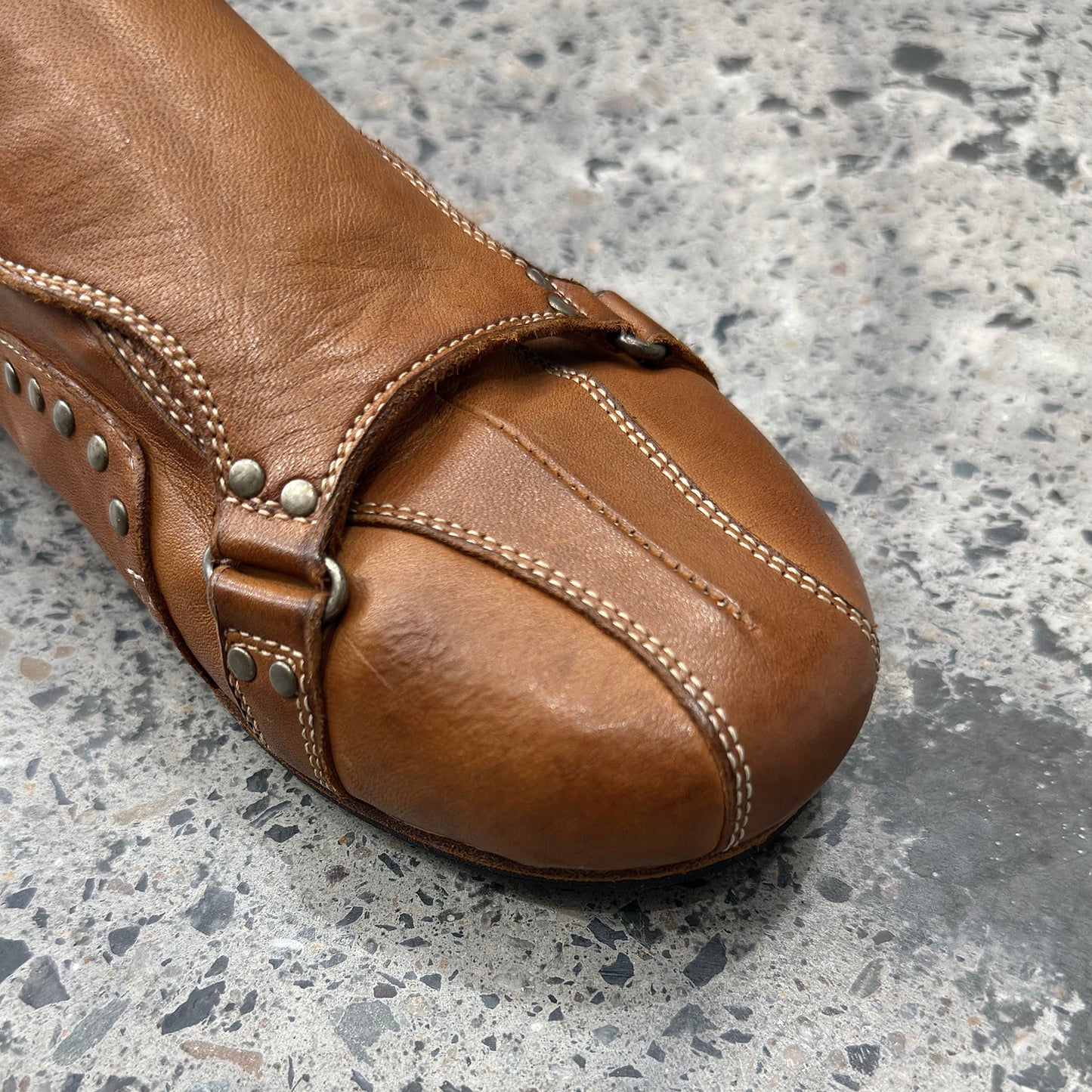 Washed rivet motorcycle shoes