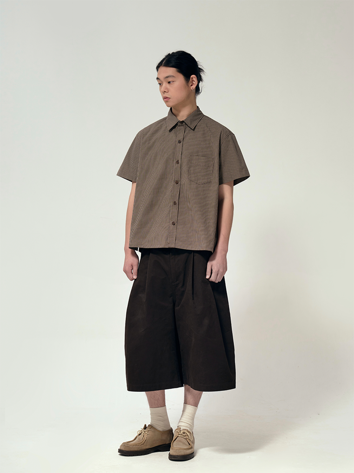 Double pleats cropped shorts