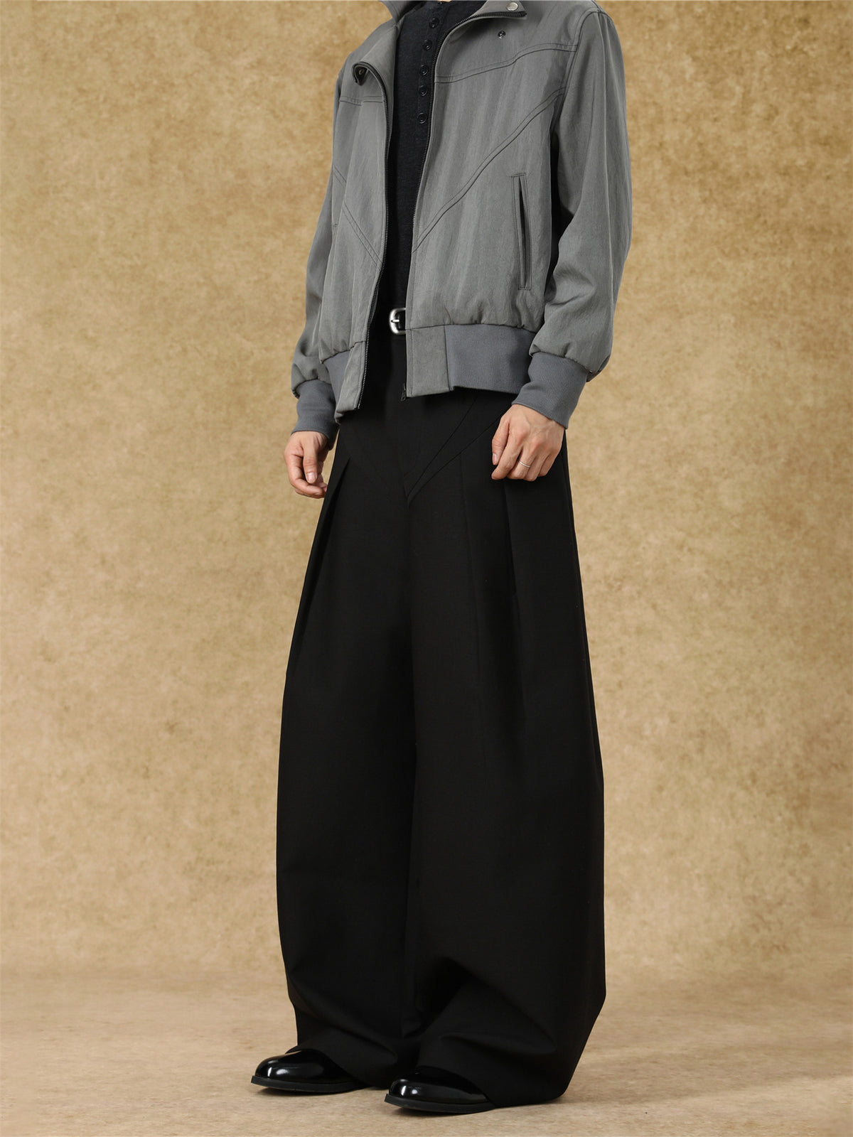 Pleated wide-leg pants