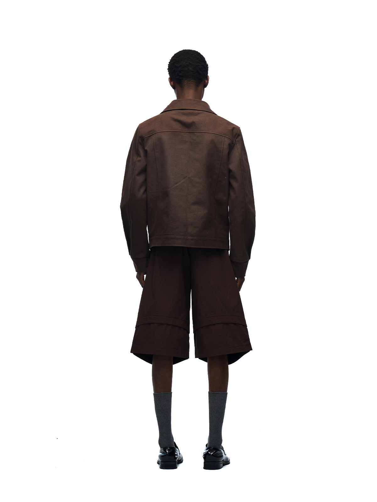 Arc curve pleated shorts