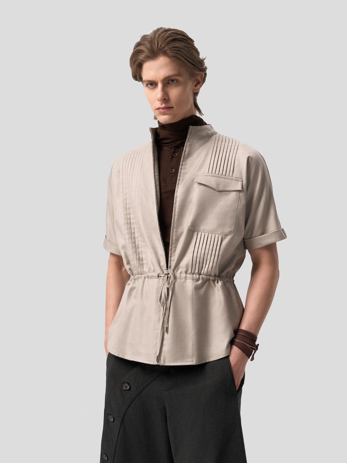 Gritty pleated zip short-sleeved shirt