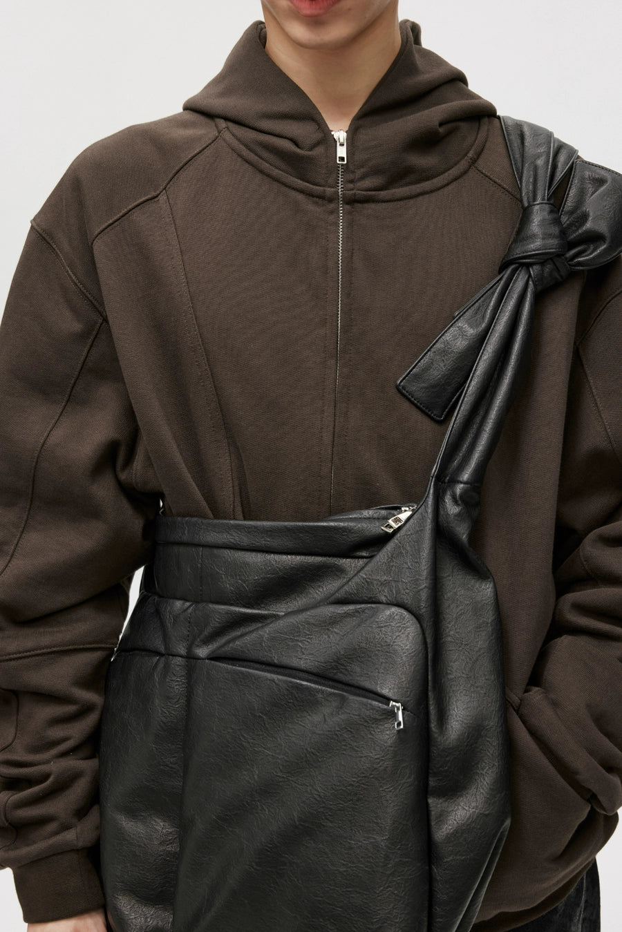 COMMUTER LEATHER SHOULDER BAG