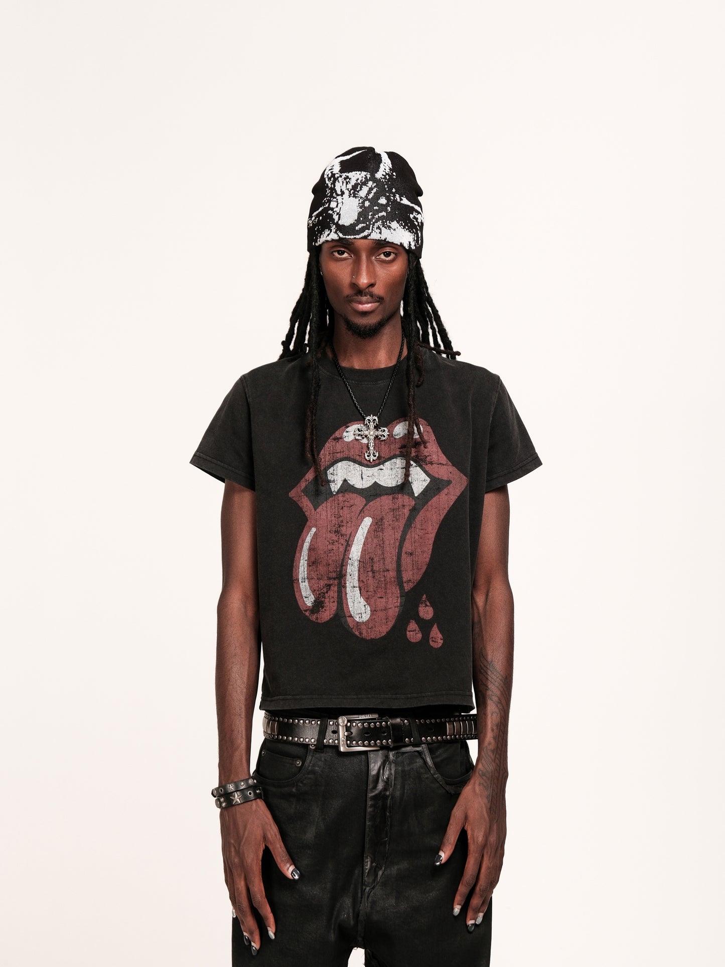 Tongue Spoof Distressed Short Sleeve T-shirt