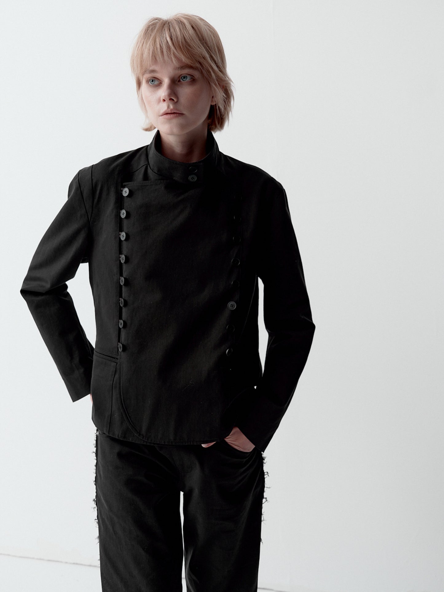 Multi-button cropped jacket