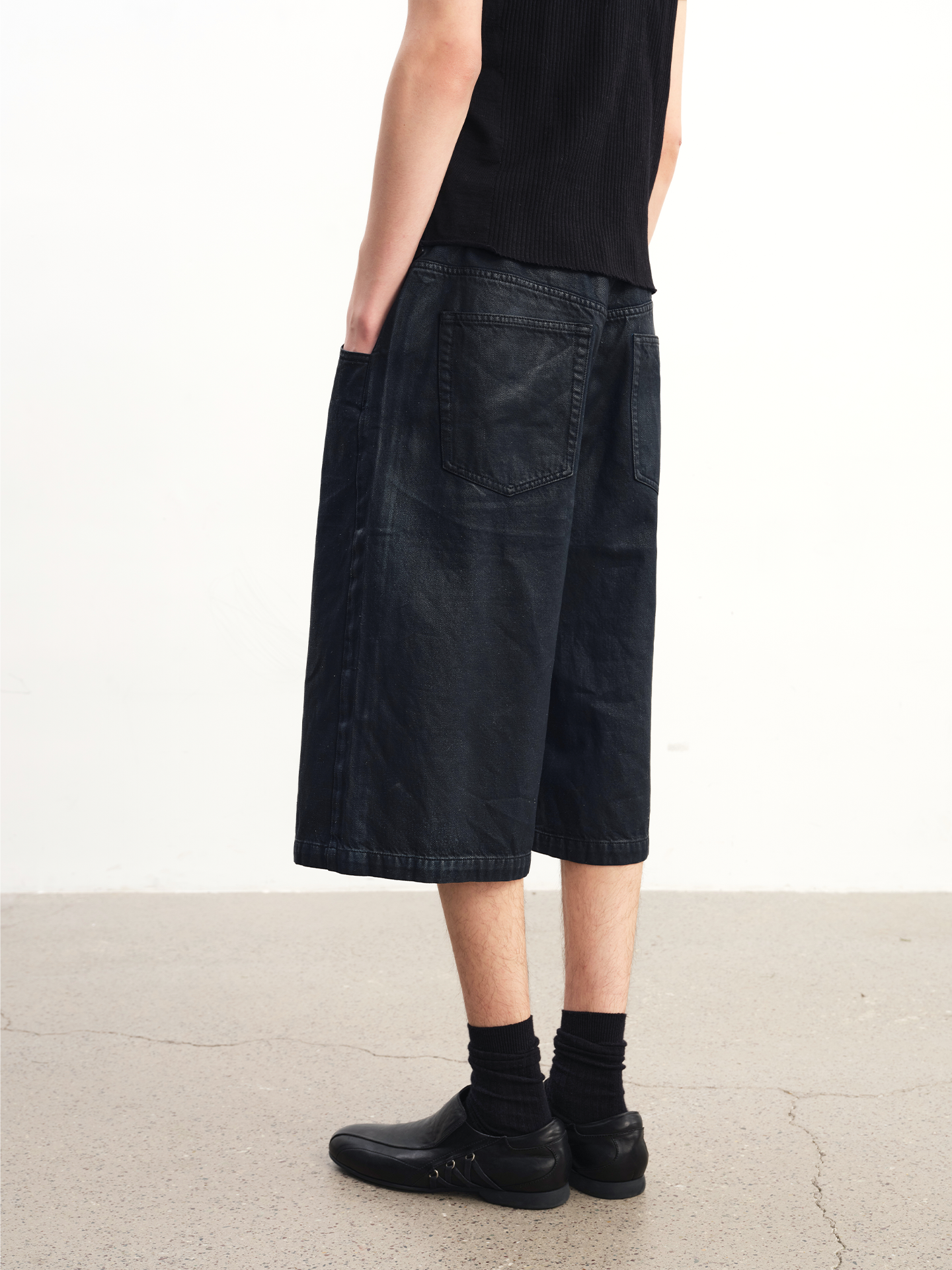 Waxed denim cropped pants