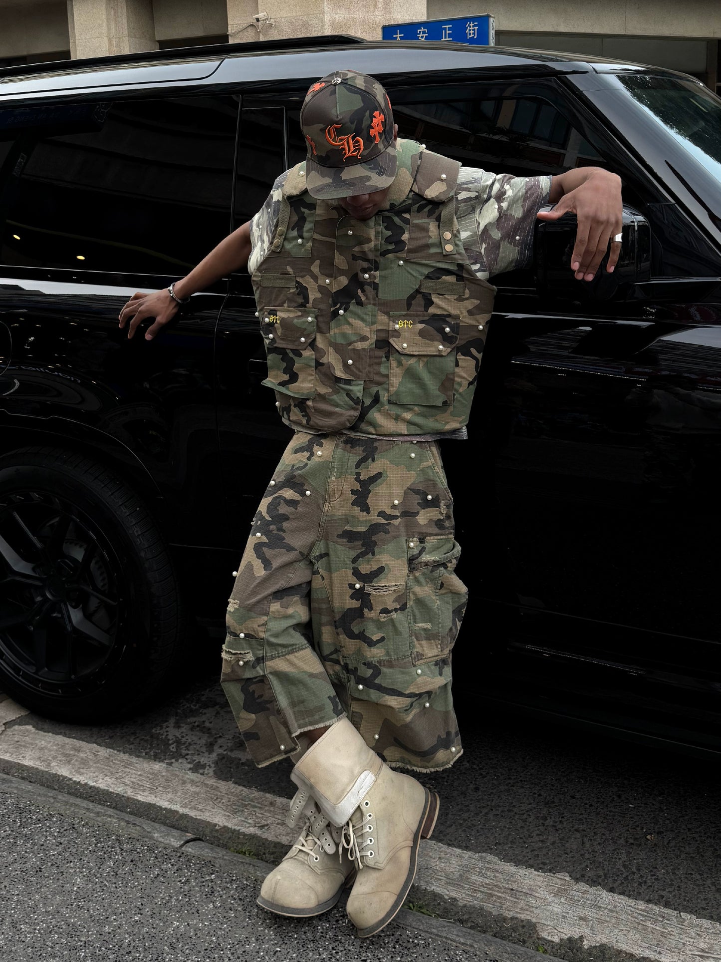 Baggy camouflage ripped pearl cargo shorts
