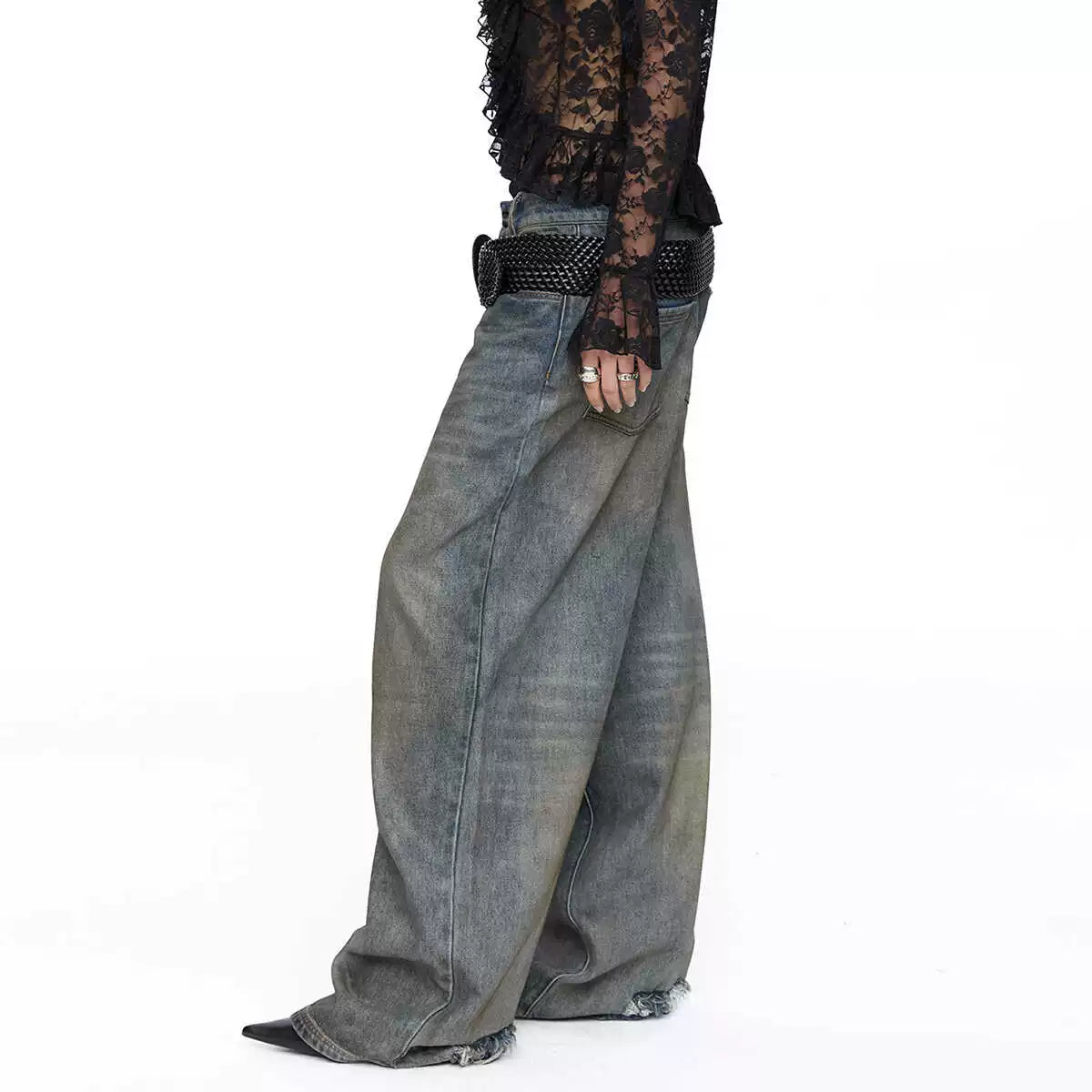 Cuff Opening Distressed Washed Jeans