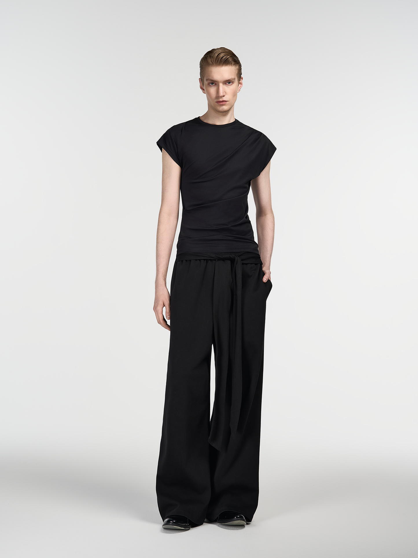Slim Shoulder Black Dark Sleeves