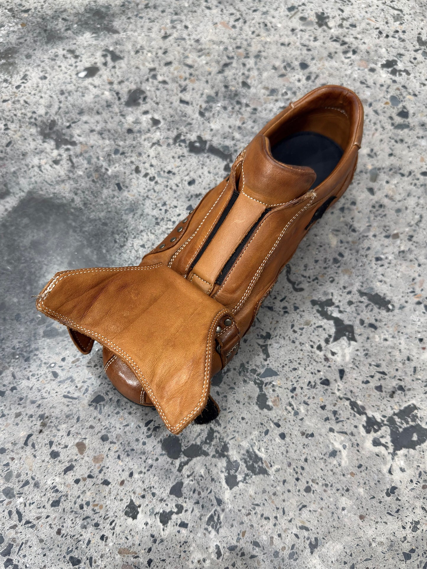 Washed rivet motorcycle shoes