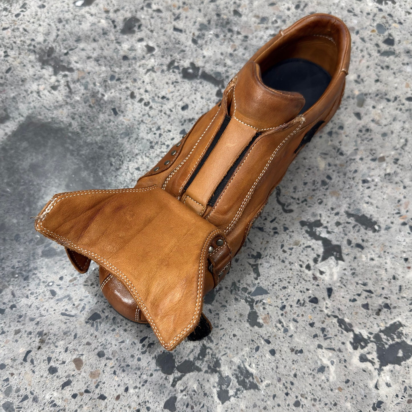 Washed rivet motorcycle shoes