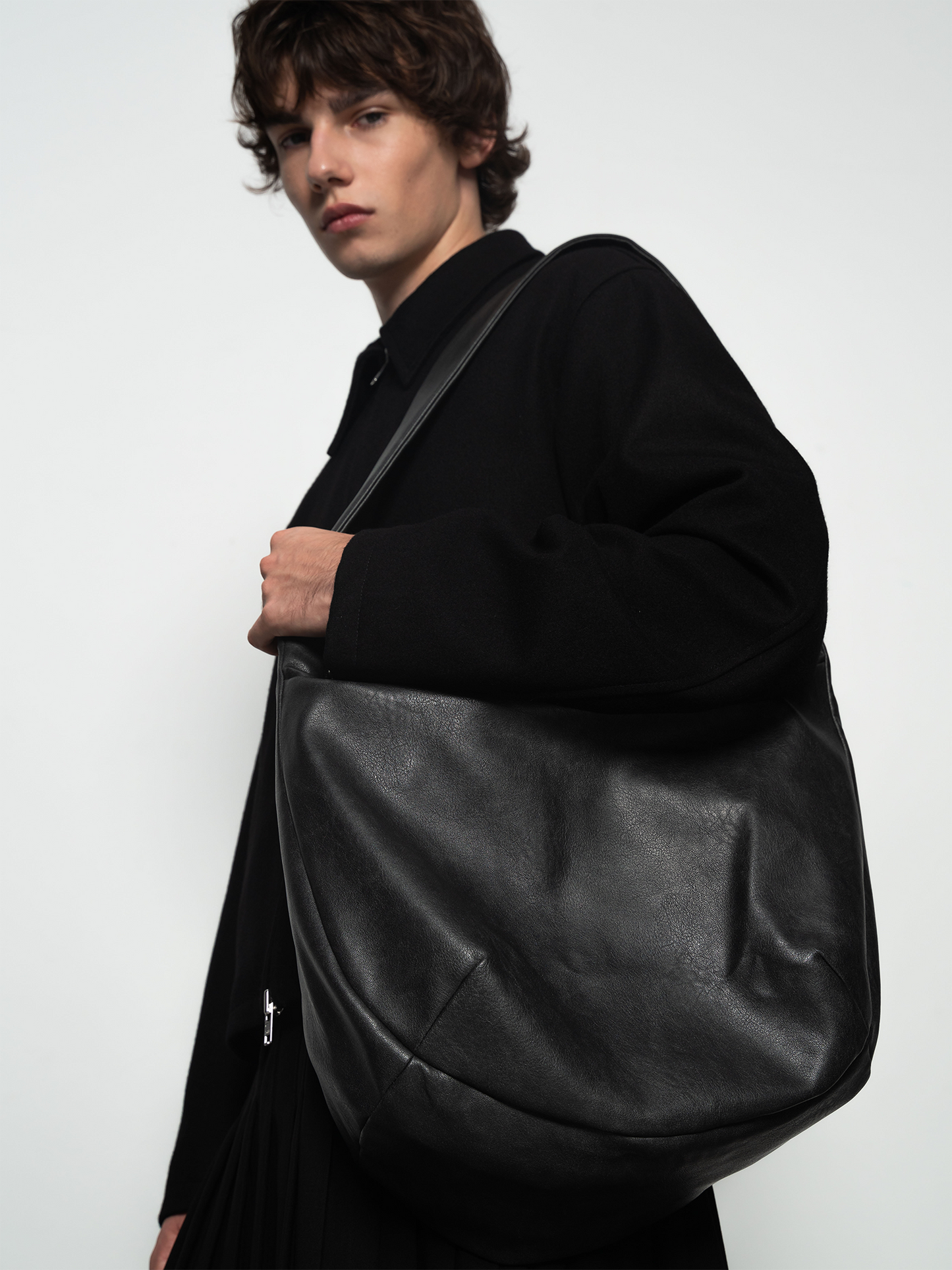 Peated leather stray bag