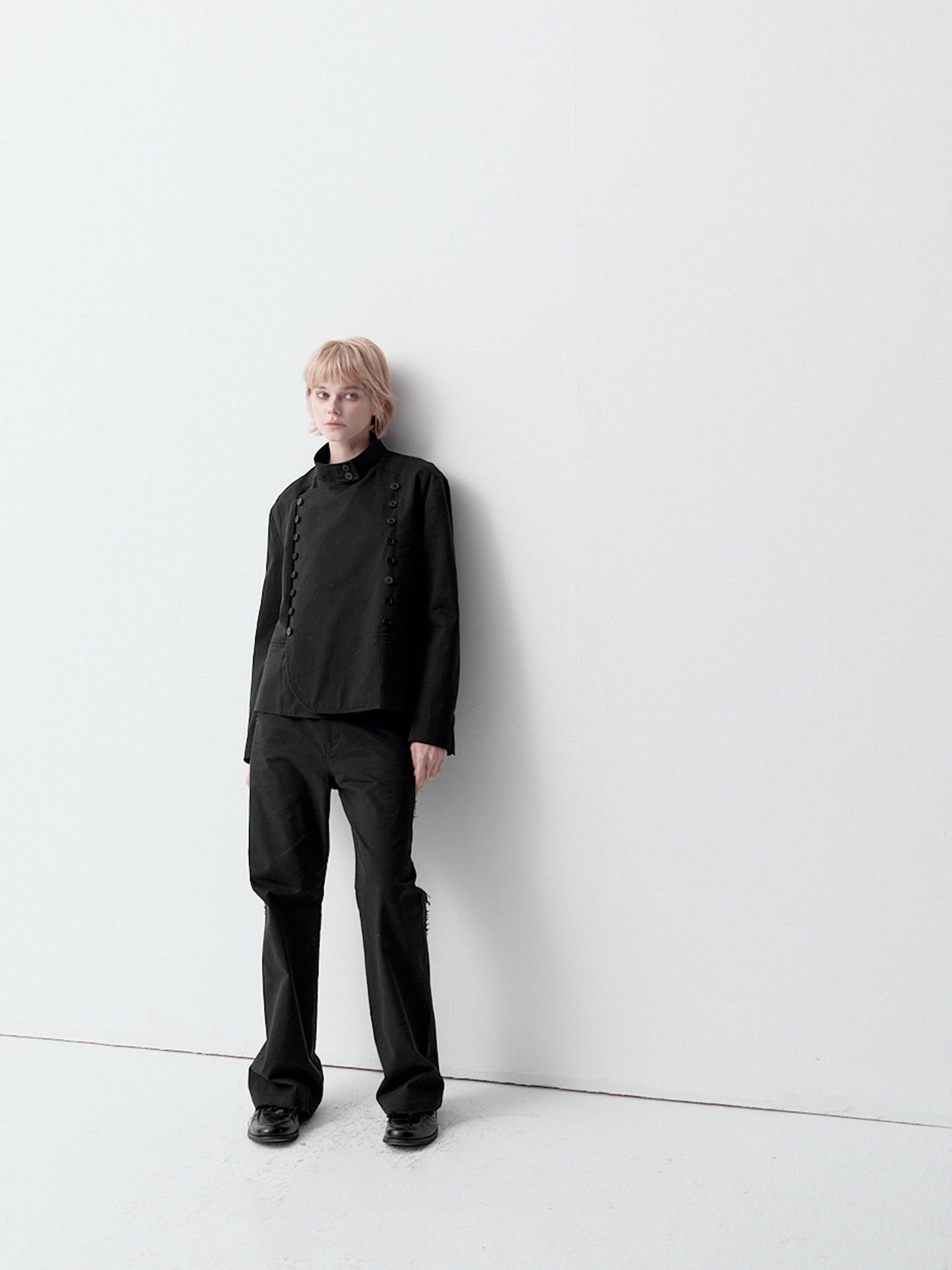 Multi-button cropped jacket