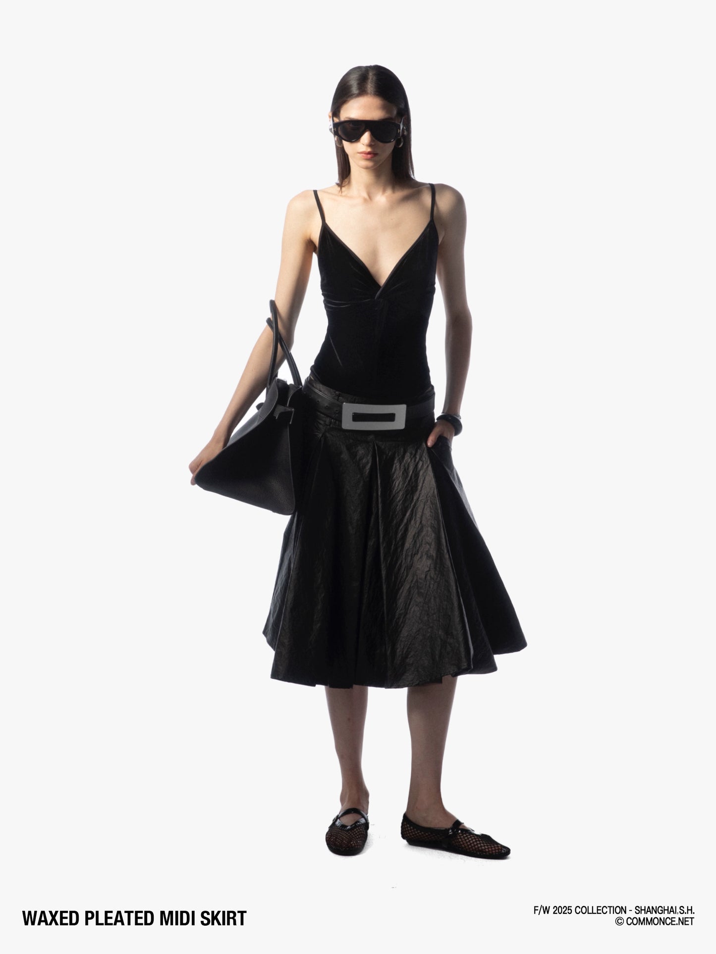 Oil-waxy coated pleated oversized skirt