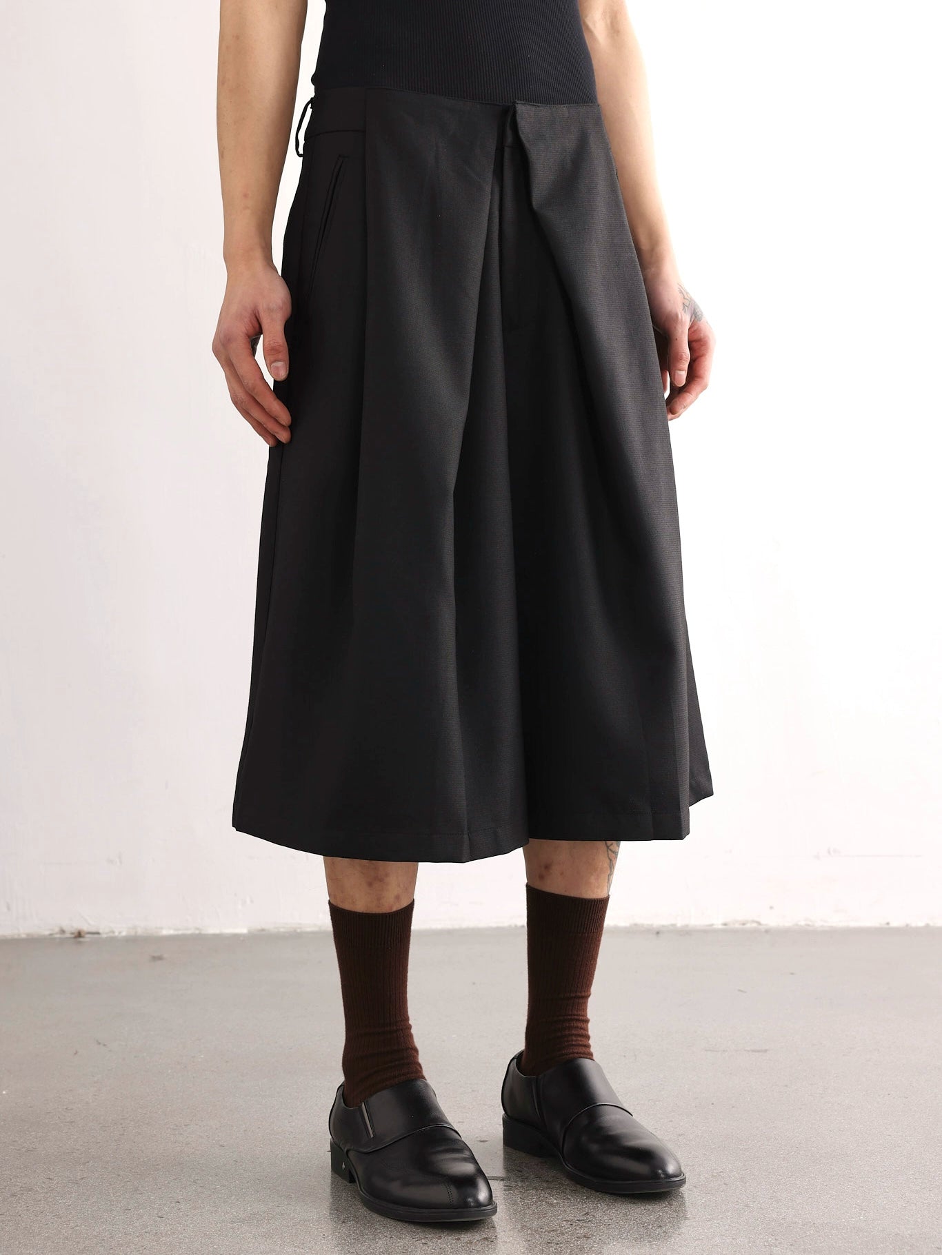 Cropped Double Pleats Shorts K08