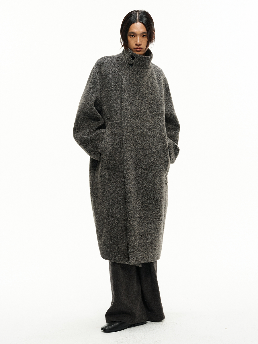 Back pleated diagonal wool coat