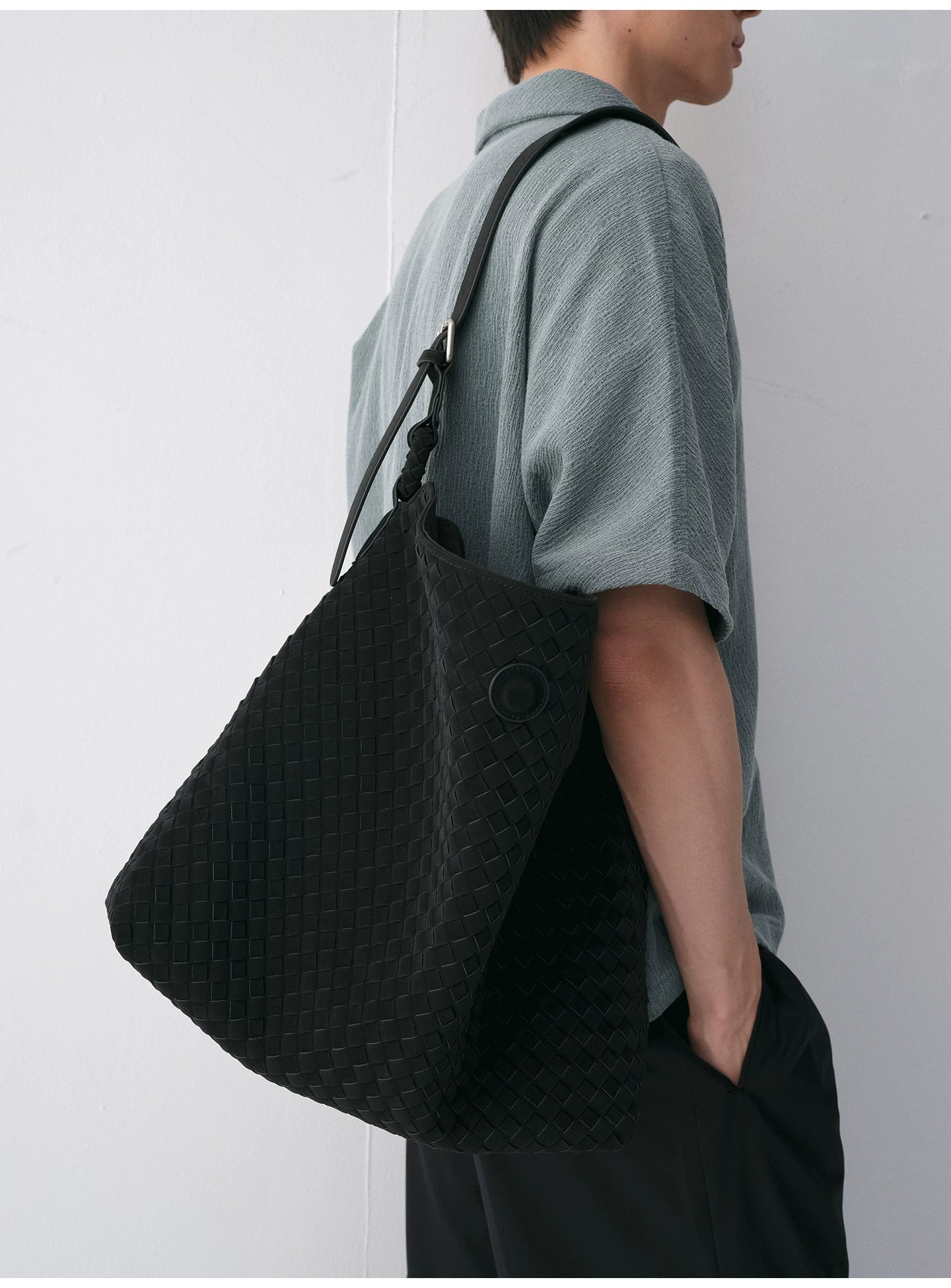 LIMPIDOUCLUS Hhandwoven suede crossbody bag