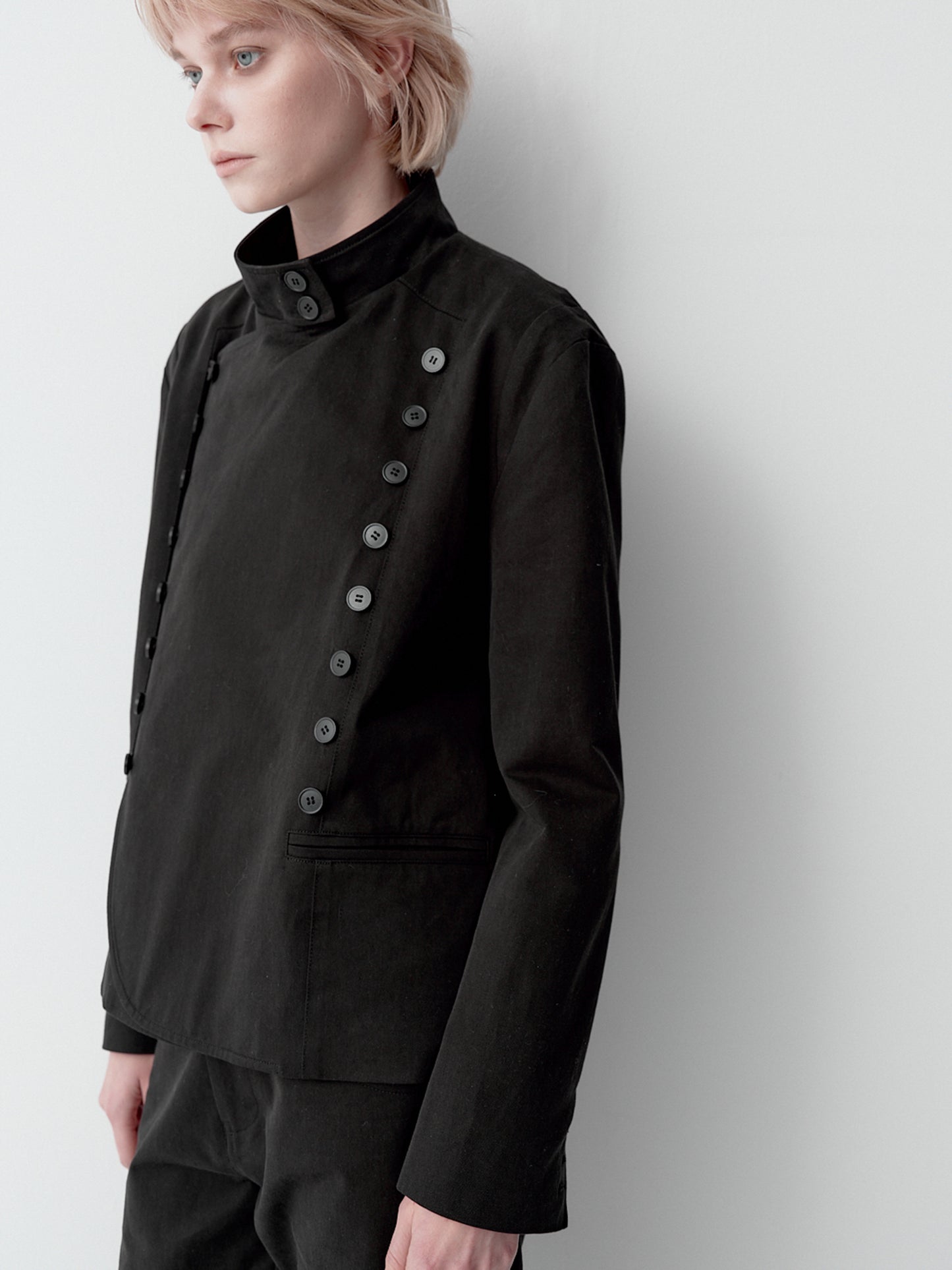 Multi-button cropped jacket