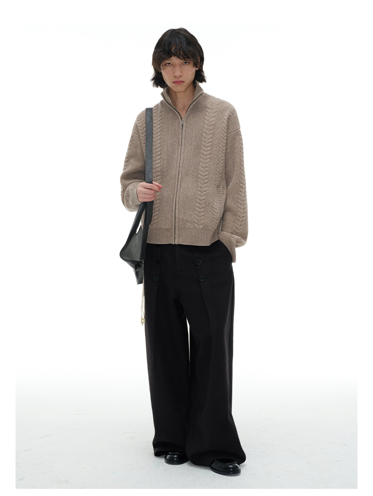 Button pleated trousers