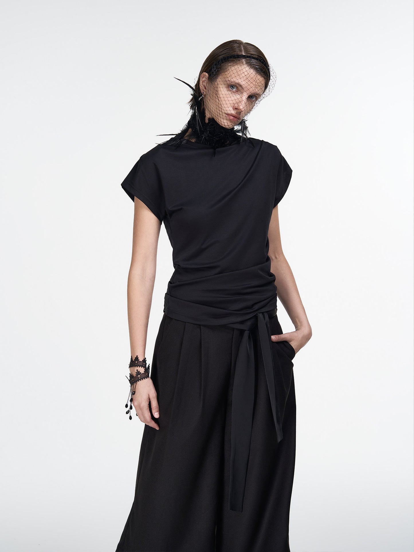 Slim Shoulder Black Dark Sleeves