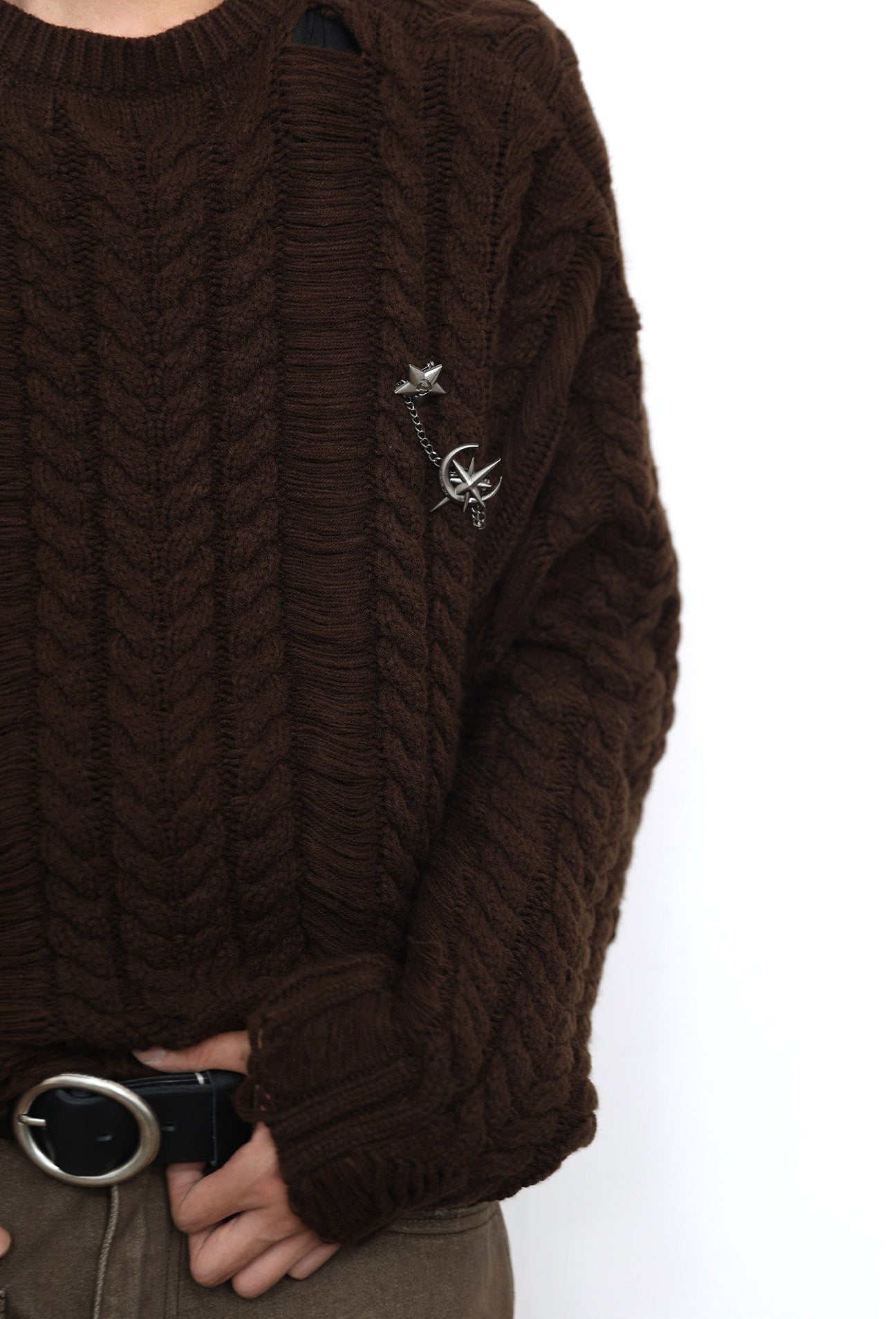 Brooch Cable Coarse Knit
