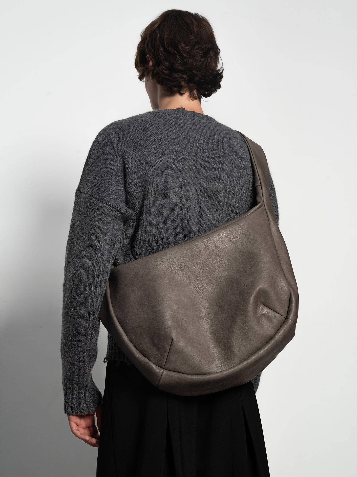 Peated leather stray bag