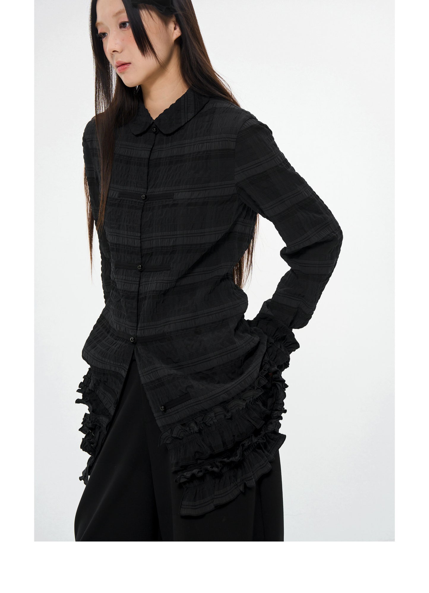 Shirred lace slightly wrinkled shirt