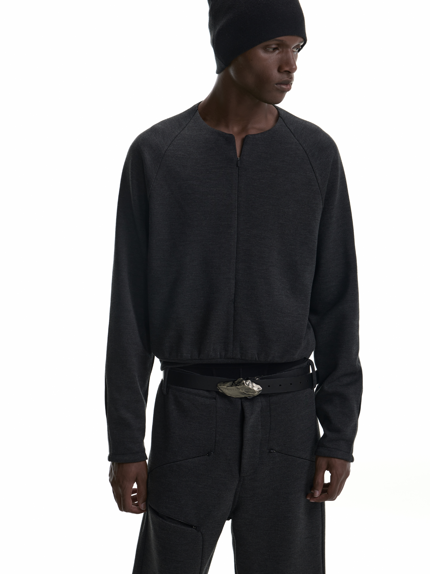 Curved zipper pullover