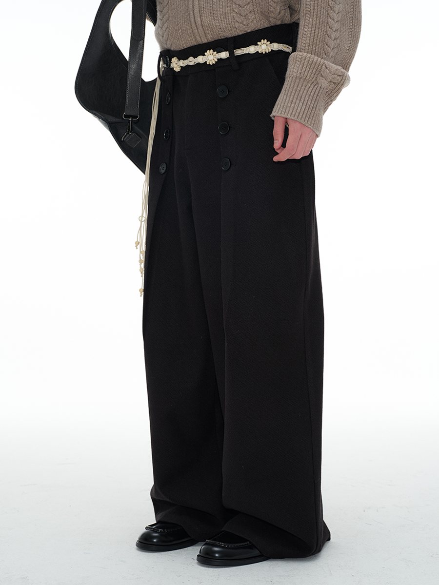 Button pleated trousers