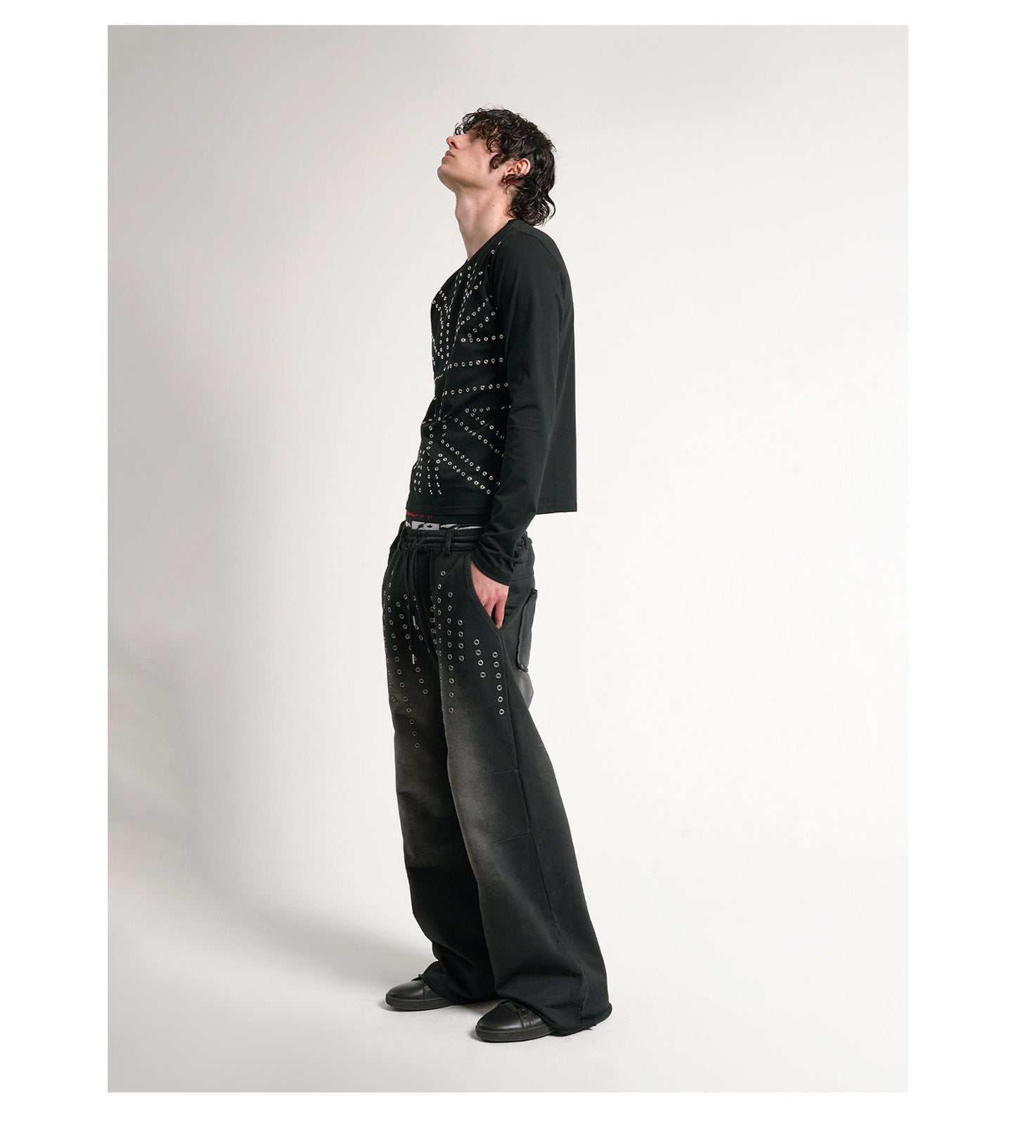 Hollow rivets washed baggy distressed sweatpants