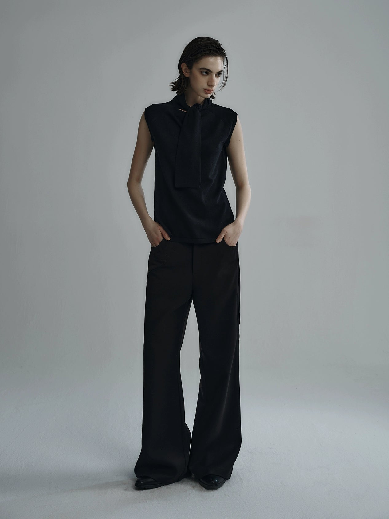 "Snake Trace" stitched dark flared trousers