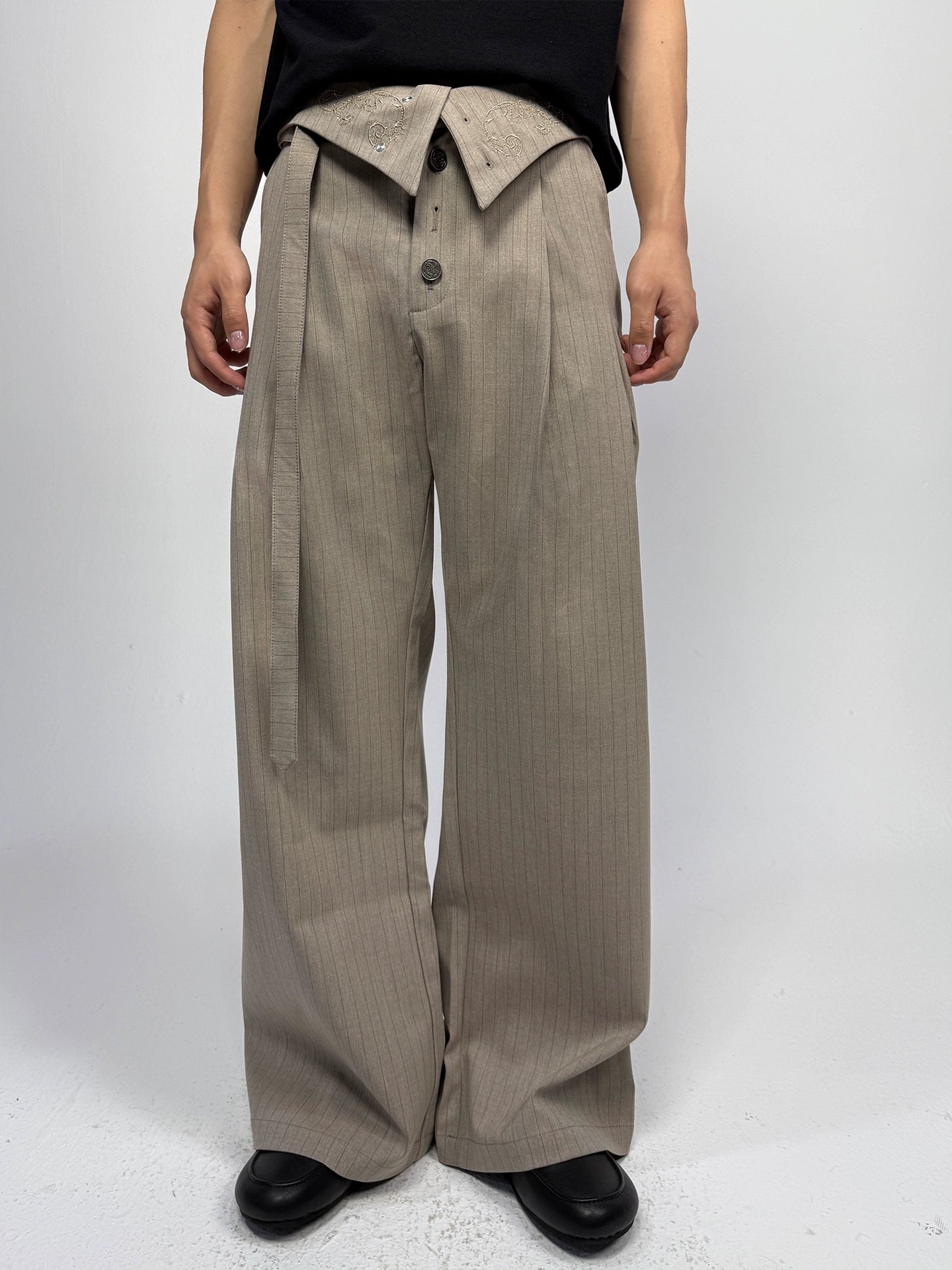 Zen embroidery bootcut Button trousers