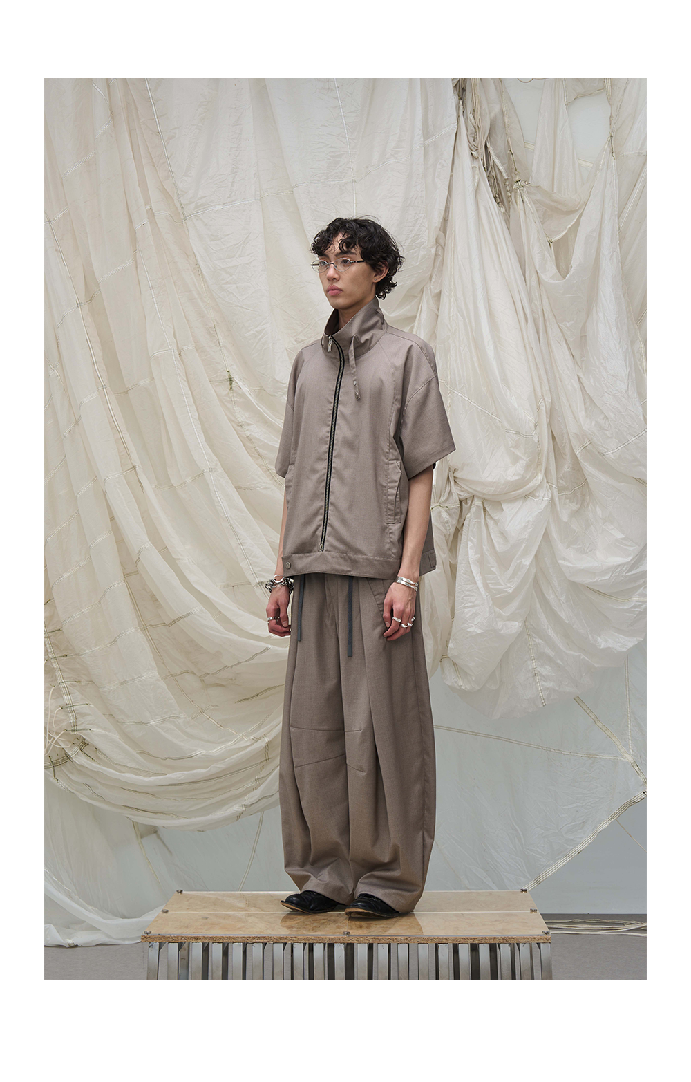 Stand Collar Zip Up Short Sleeve Shirt