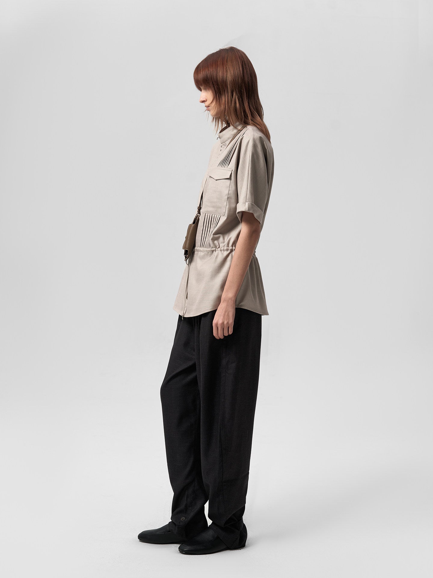 Gritty pleated zip short-sleeved shirt