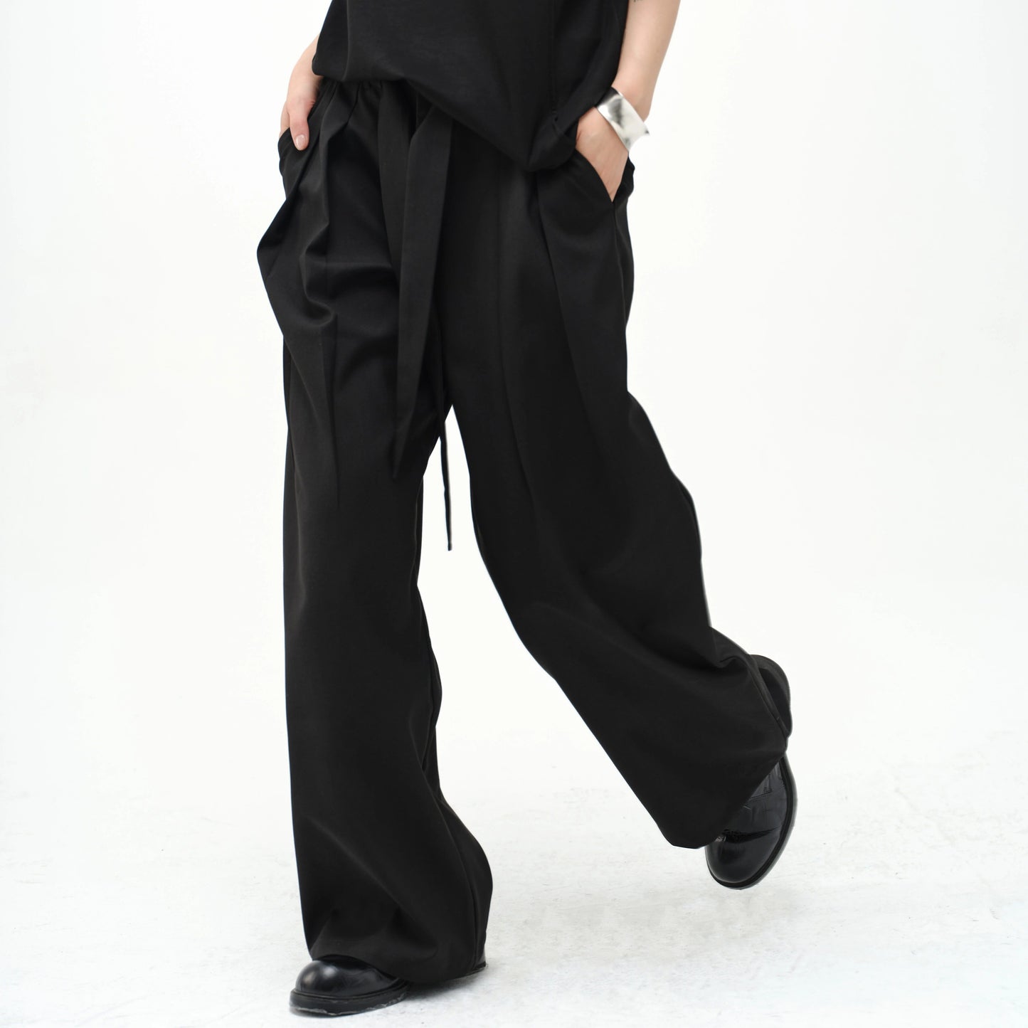 Sword-shaped trousers