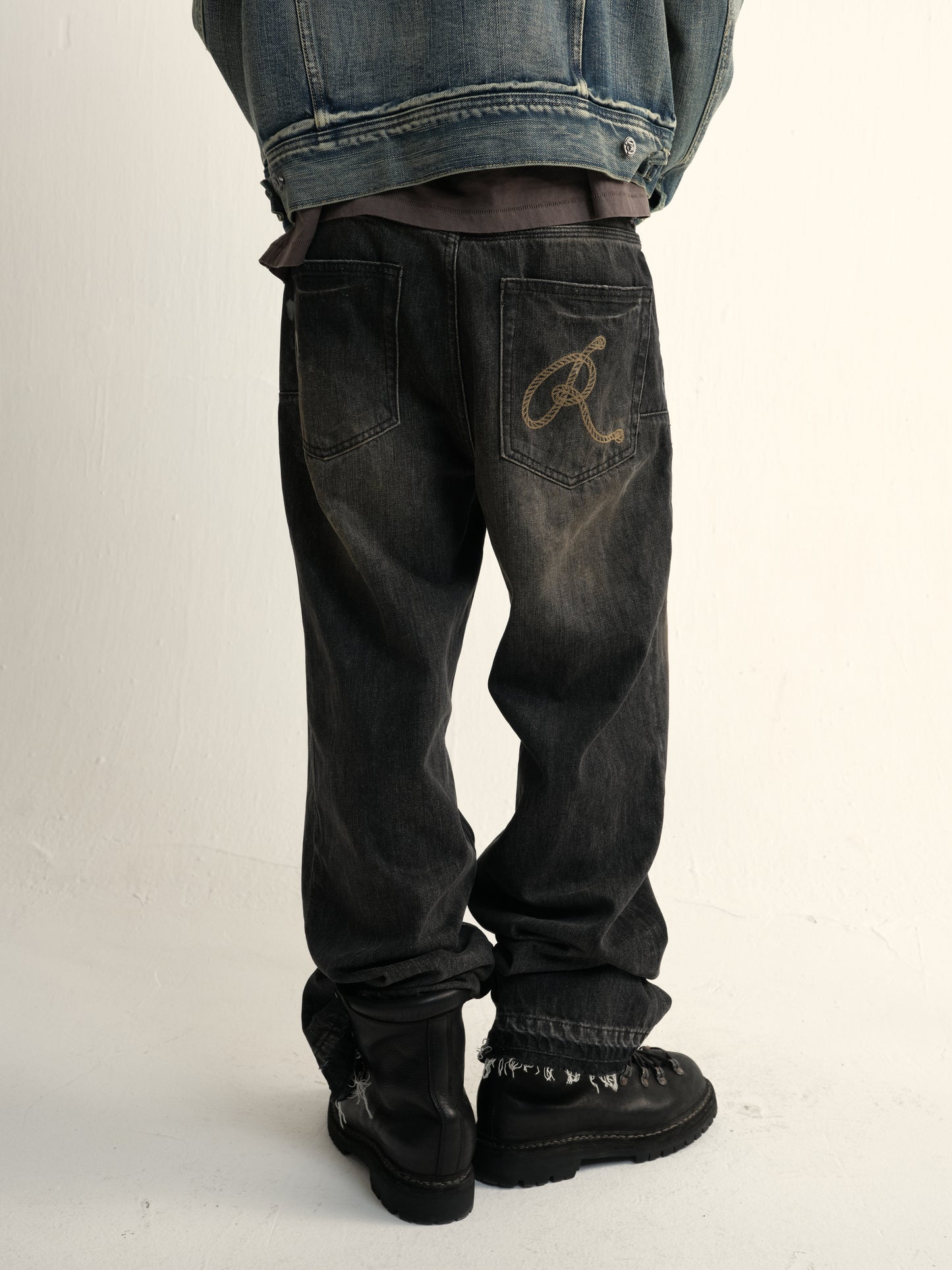 BOOT CUT JEANS