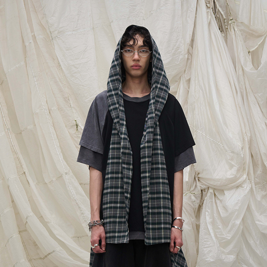 Scarf distressed Short Sleeve T-shirt