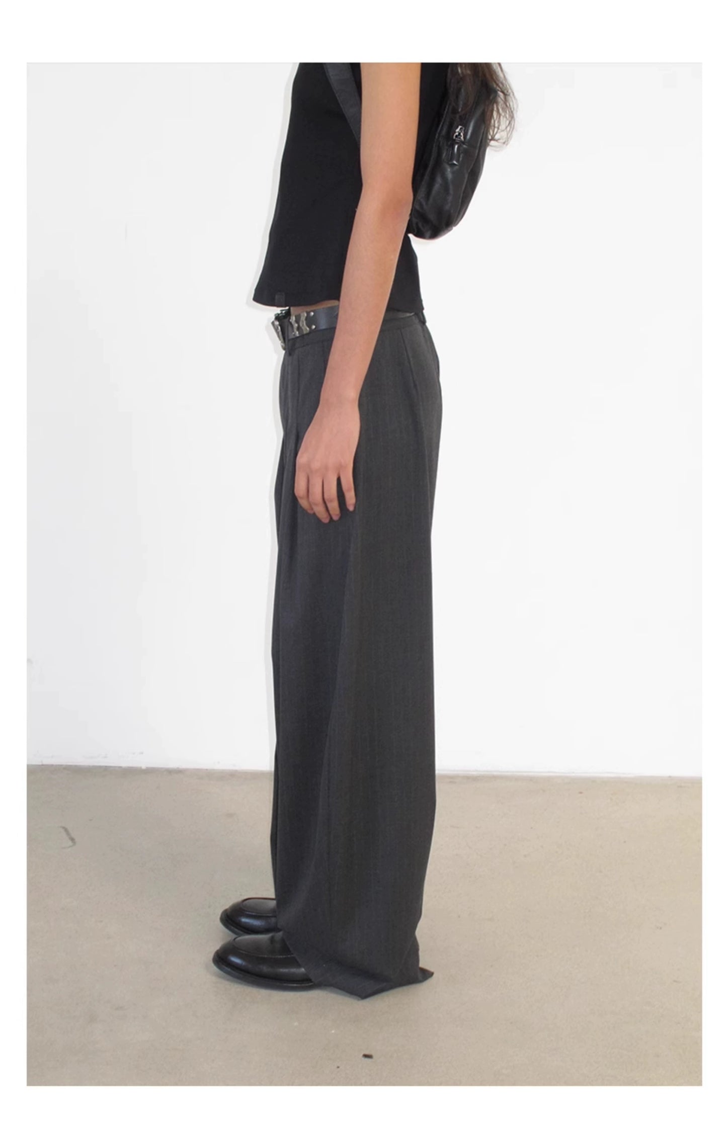 Striped gray scimitar trousers