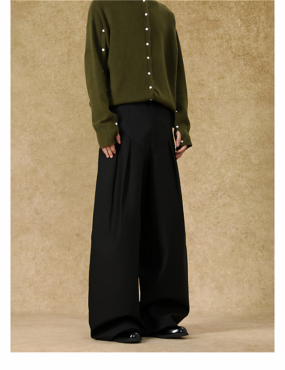 Pleated wide-leg pants