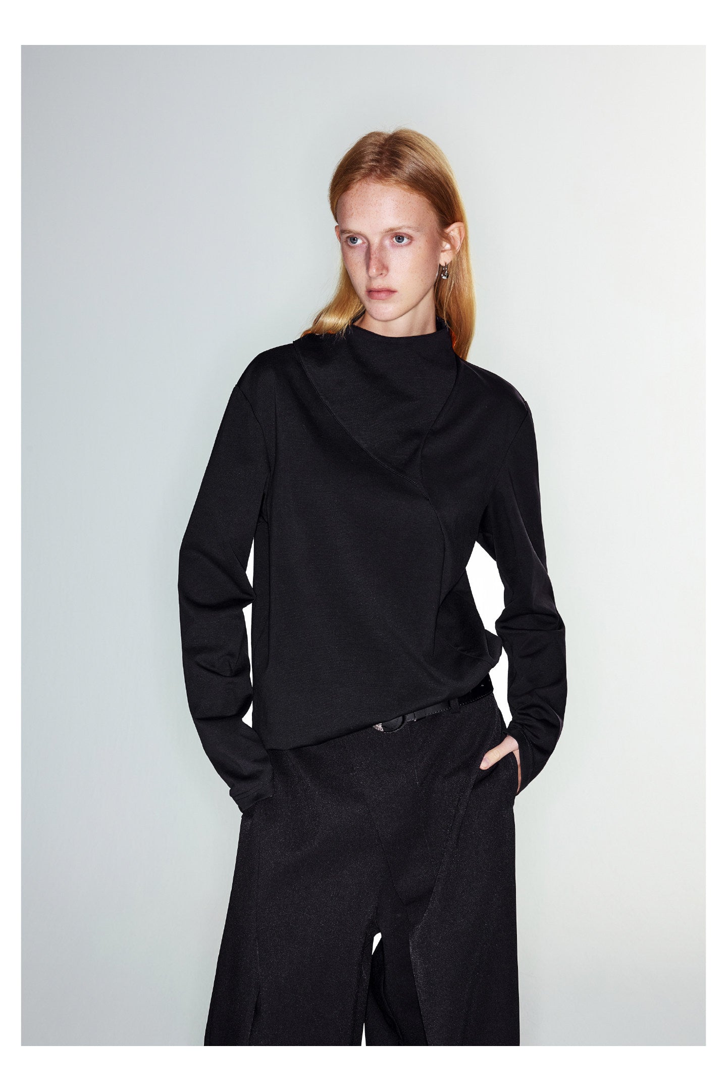 Flag-shaped long-sleeved T-shirt